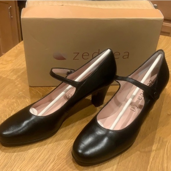 mary jane flight attendant shoes
